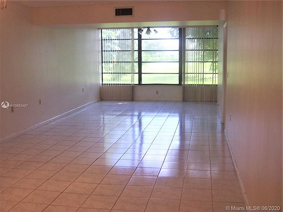 5th image of 1502 Whitehall Dr APT 104