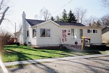 1st image of 139 N Axford St
