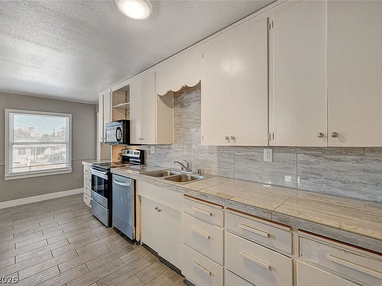 632 Avenue D — Photo 13