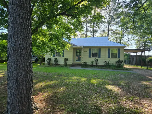 1109 Cedar Crest Dr, Demopolis, AL 36732