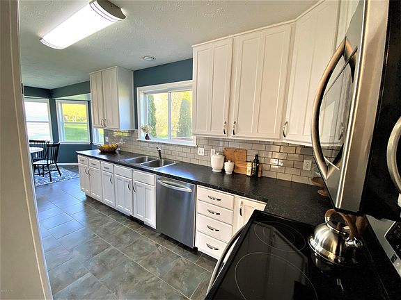 4th image of 9070 Lady Lauren Dr NE