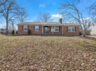 941 Box Elder Dr, Kirkwood, MO 63122