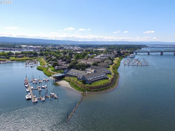 113 N Hayden Bay Dr, Portland, OR 97217
