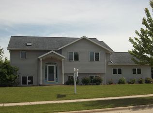 1714 Park Ridge Ln, Fond Du Lac, WI 54937