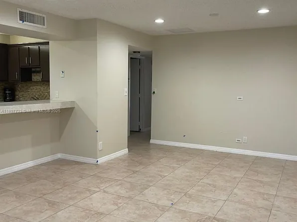 5512 Courtyard Dr #5512, Margate, FL 33063