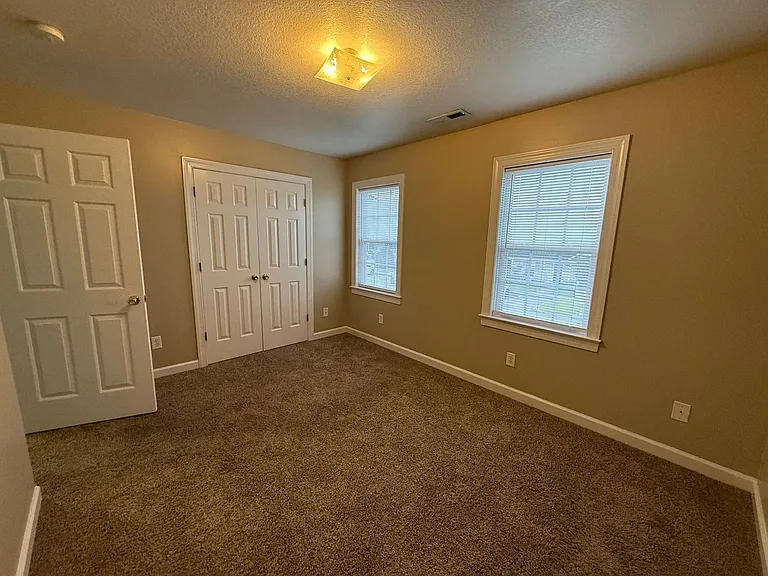 110 Ashwood Dr — Photo 8