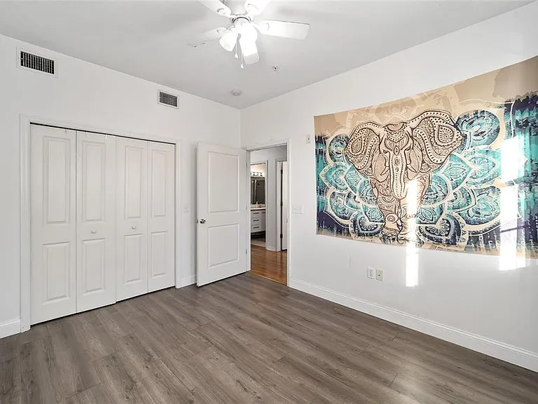 20 SW 6th St #204 — Photo 9