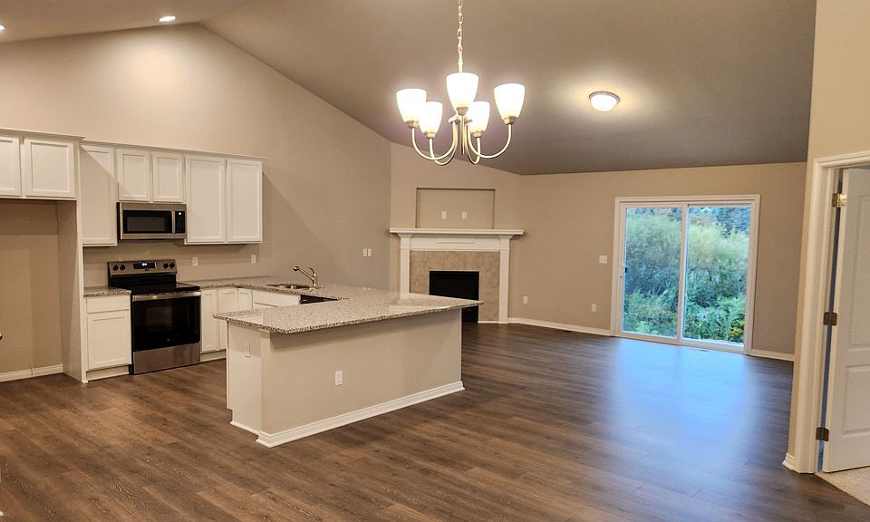 374 Devonshire Dr, photo 2