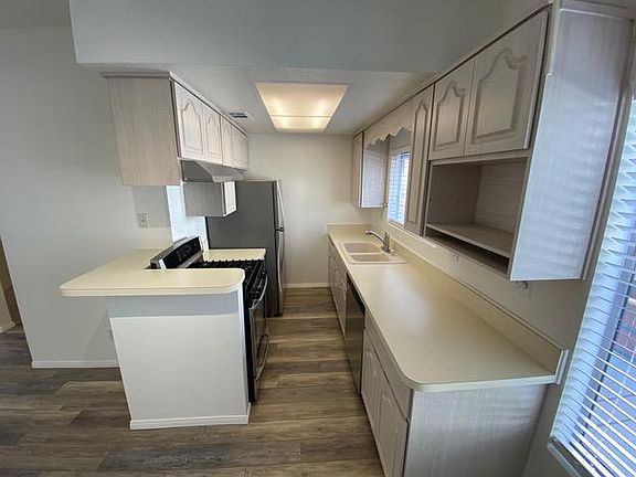 4th image of 227 S Catalina Ave