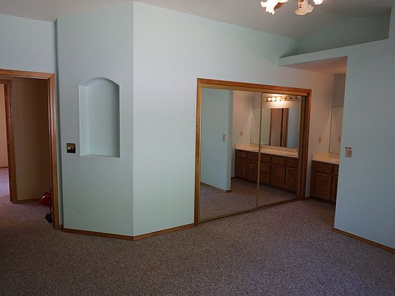 5th image of 206 E Hinckley St