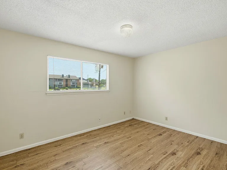 2319 Greenfield Pkwy #103 — Photo 12