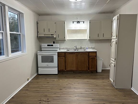 2nd image of 501 S Chestnut St