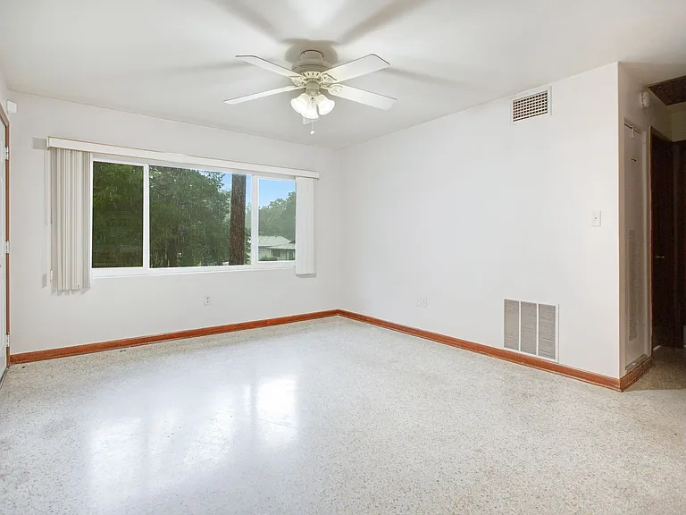 1820 NW 10th St — Photo 45