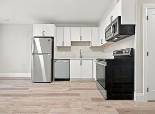 16539 8th Ave, Surrey, BC V4A 1A1