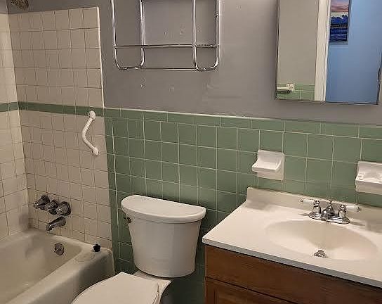 5th image of 1518 Kemper Ave APT A