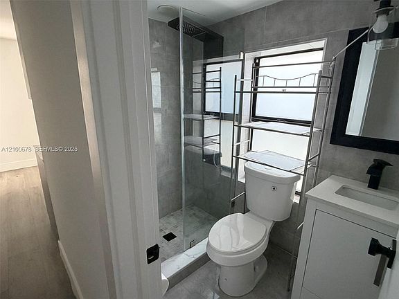 5th image of 628 SW 21st Ave #4