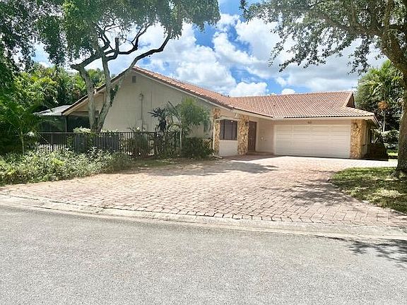 2nd image of 501 NW 107th Terrace