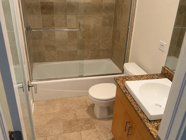 1137 N Wood St #1G — Photo 9