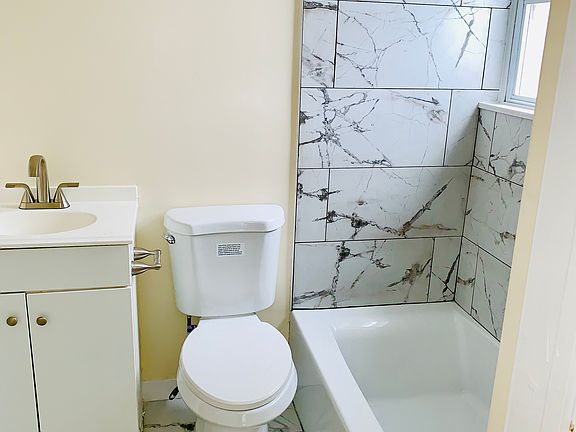 3rd image of 272 Halsted St Floor 1