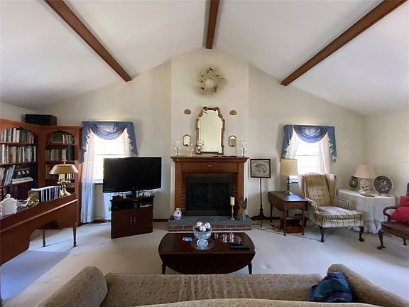 4th image of 105 Hazel Dr