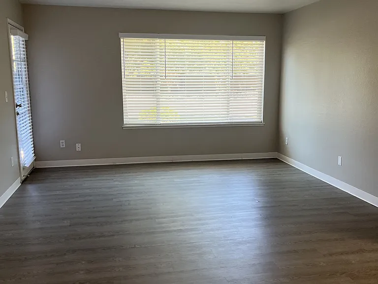 Glenbrook Apartments — Photo 19