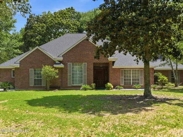 1605 Fairhaven Dr, Gautier, MS 39553