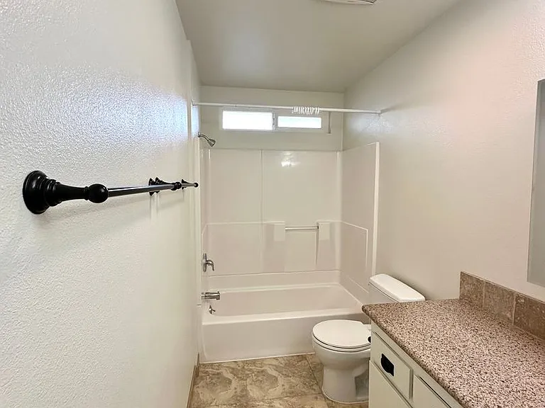 393 Magnolia Ave — Photo 6