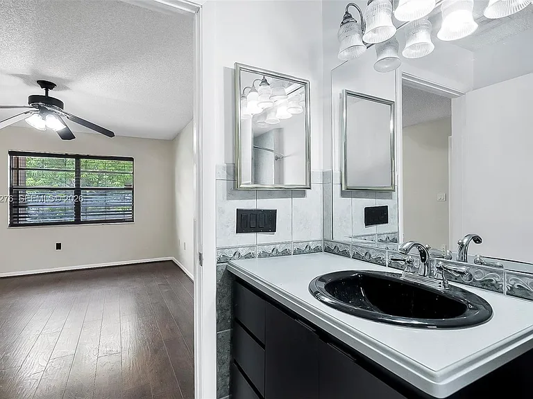 681 Thornridge Ave — Photo 22