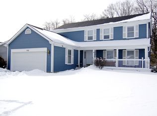 918 Holly Cir, Lake Zurich, IL 60047