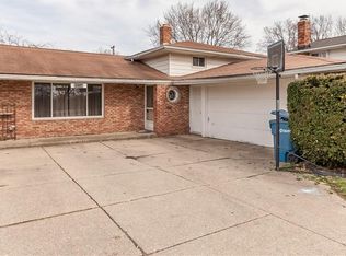 21116 Mastick Rd, Fairview Park, OH 44126