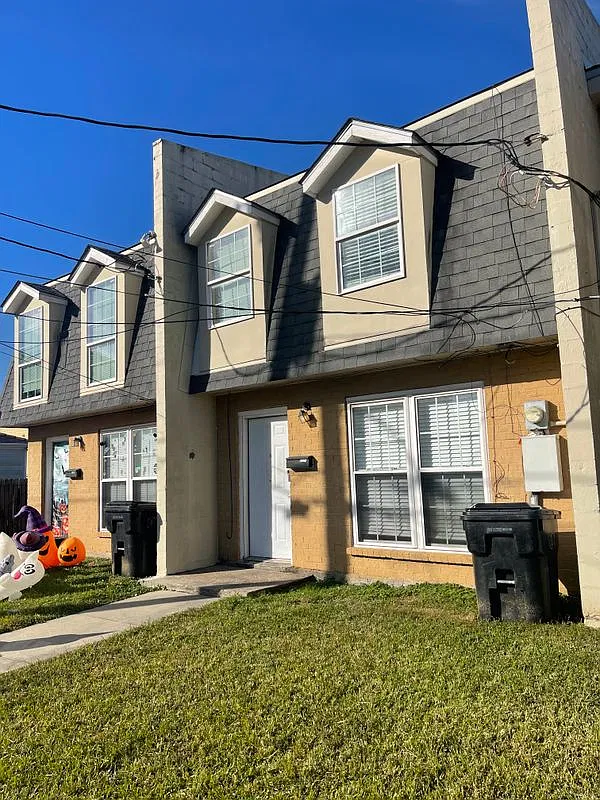 2 bed, 2.0 bath, 1123 sqft, $1,400 — Photo 1