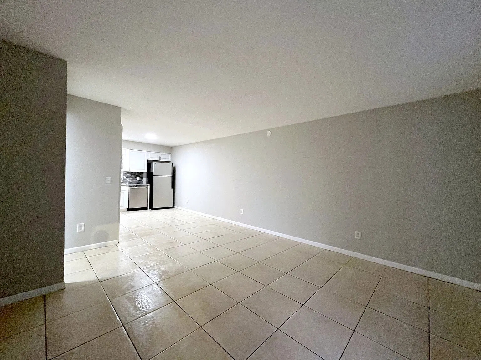 2 bed, 1.0 bath, 812 sqft, $1,350 — Photo 3