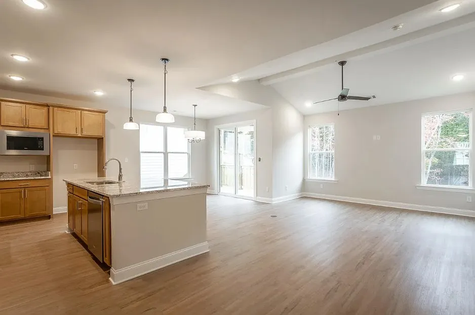4 bed, 2200 sqft, $2,750 — Photo 2