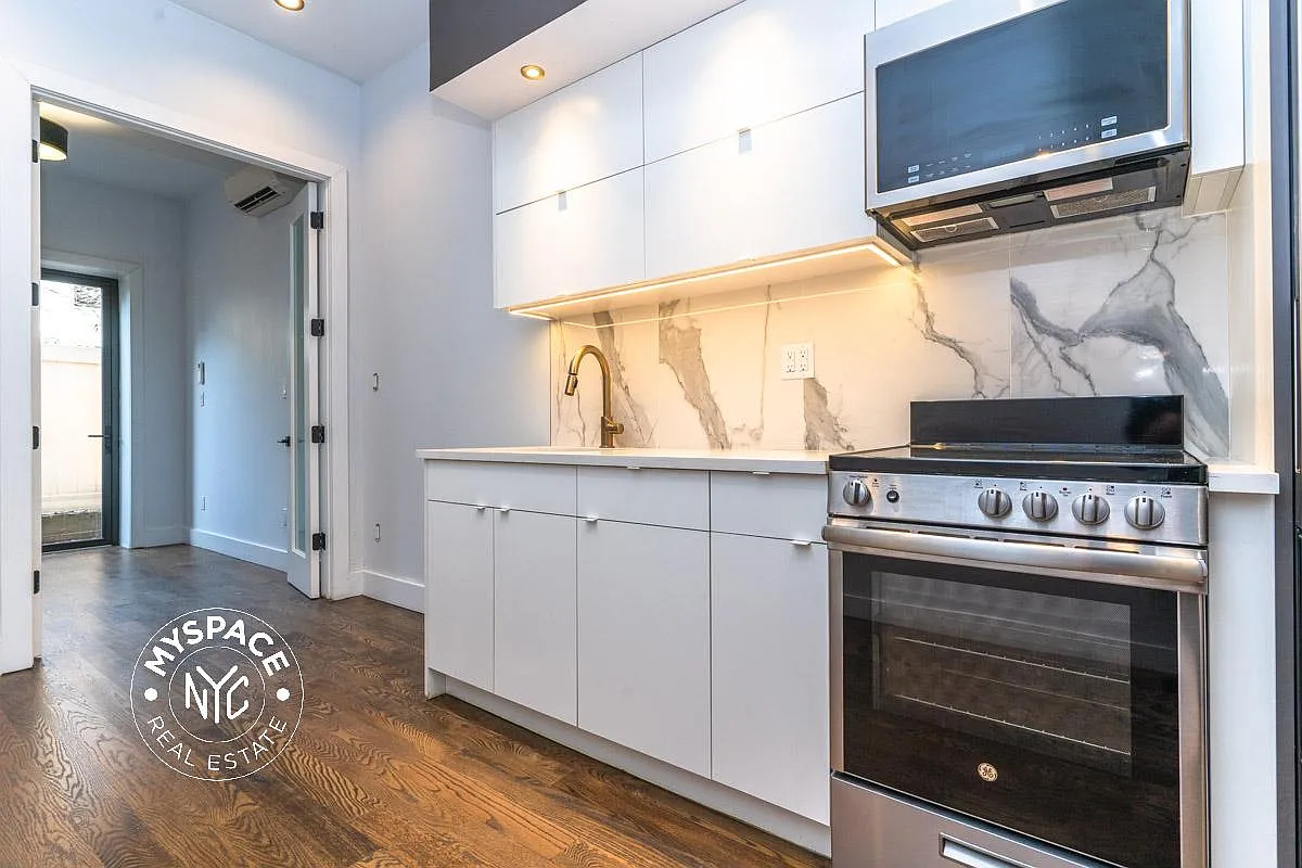 1337 Gates Avenue — Photo 1