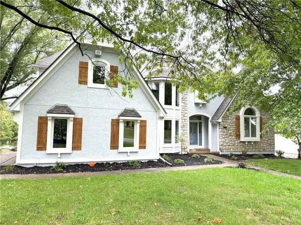 5721 Oakview St, Shawnee, KS 66216