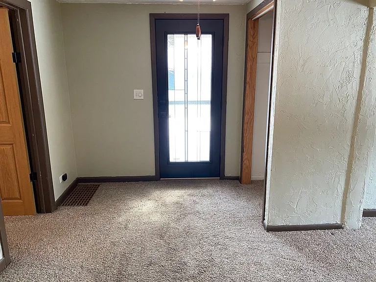 266 Chellis St — Photo 8