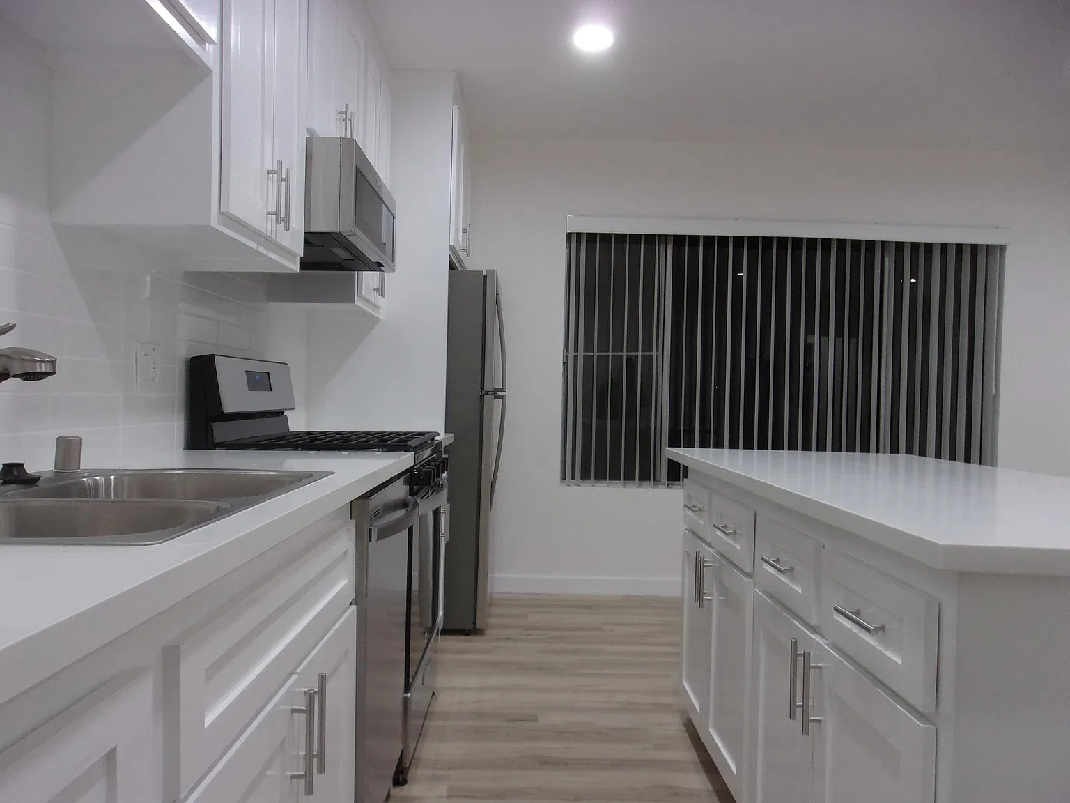 2 bed, 850 sqft, $2,950 — Photo 3