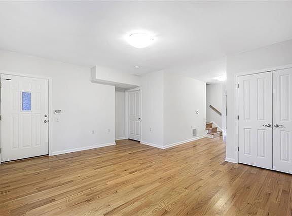 5th image of 437-1 Whiton St