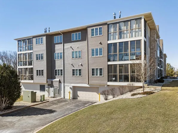 239 Oconomowoc PARKWAY #239, Oconomowoc, WI 53066