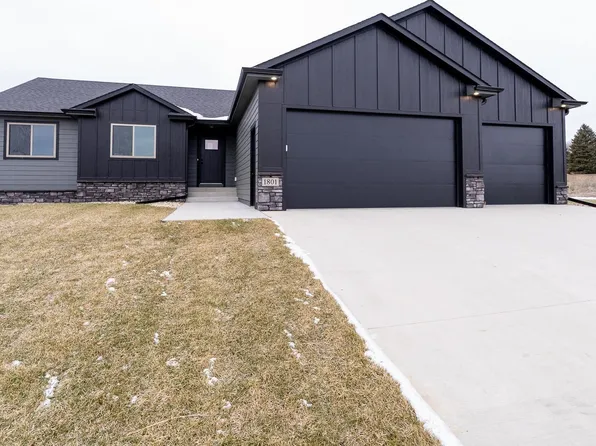 1801 S Firefly Dr, Sioux Falls, SD 57110