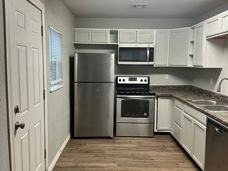 1713 NW Irwin Ave — Photo 5