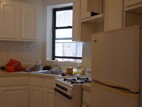 3rd image of 329 W 35th St APT 5R