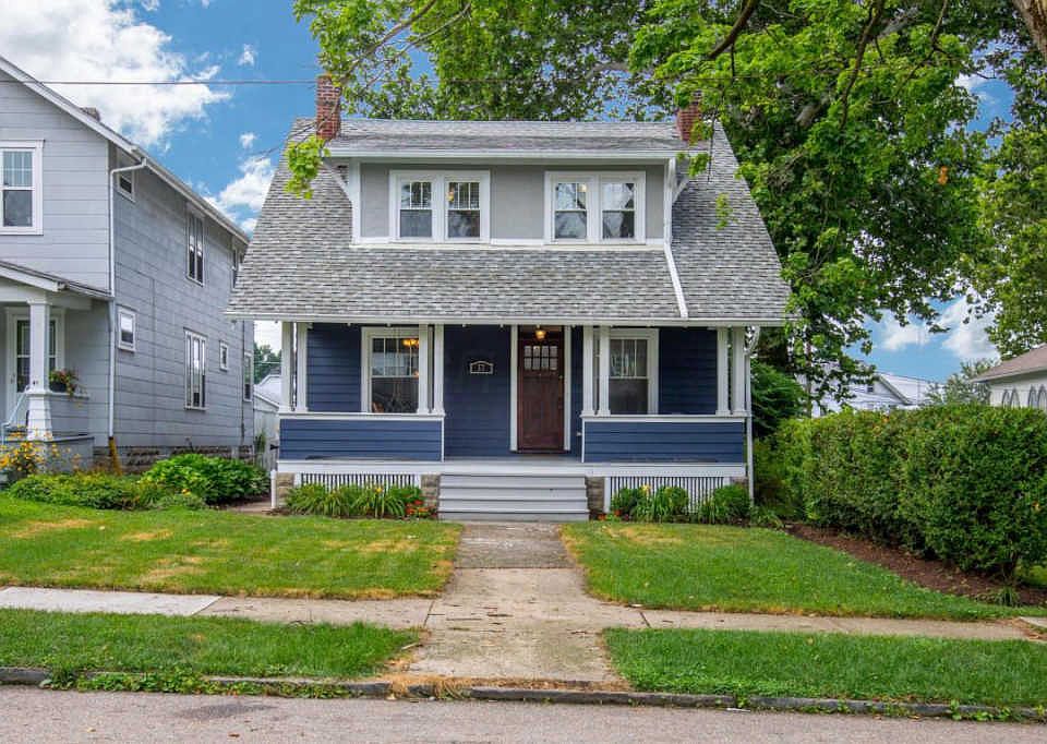 1st image of 37 E Como Ave