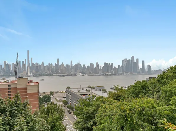 35-39 51st Street image 2 of 16