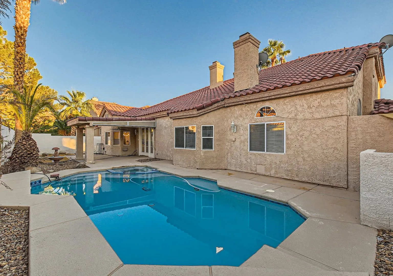 Stunning 3 Bed Home With Pool Located In Desert Shores! — Photo 2