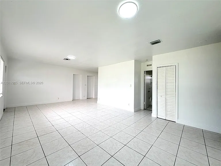 1740 SW 47th Ave — Photo 5