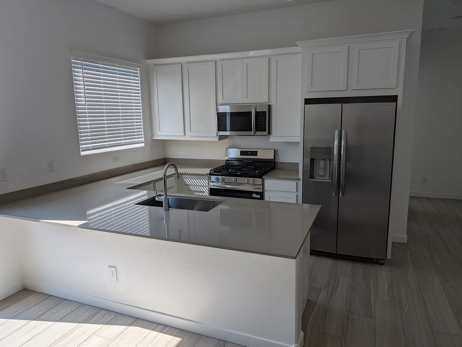 9626 W Mitchell Dr — Photo 4