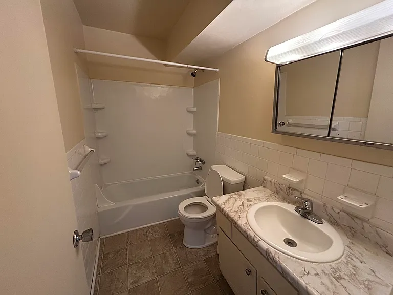 924 Mountain View Rd #3 — Photo 5