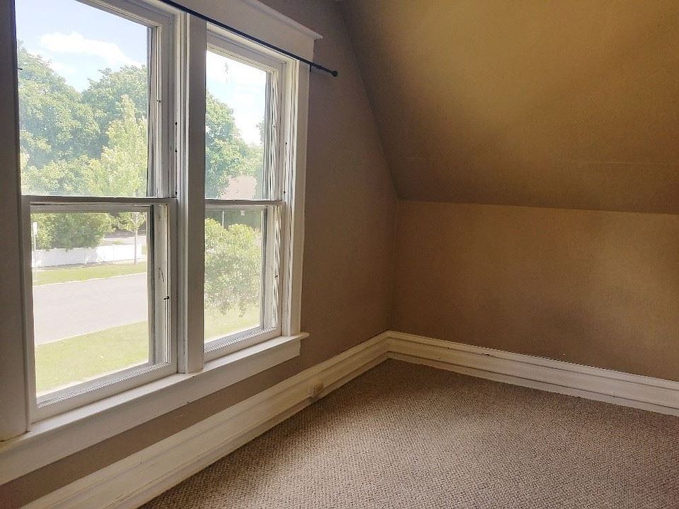 2nd image of 636 3rd Ave W