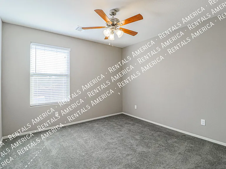 2930 E Detroit St — Photo 27